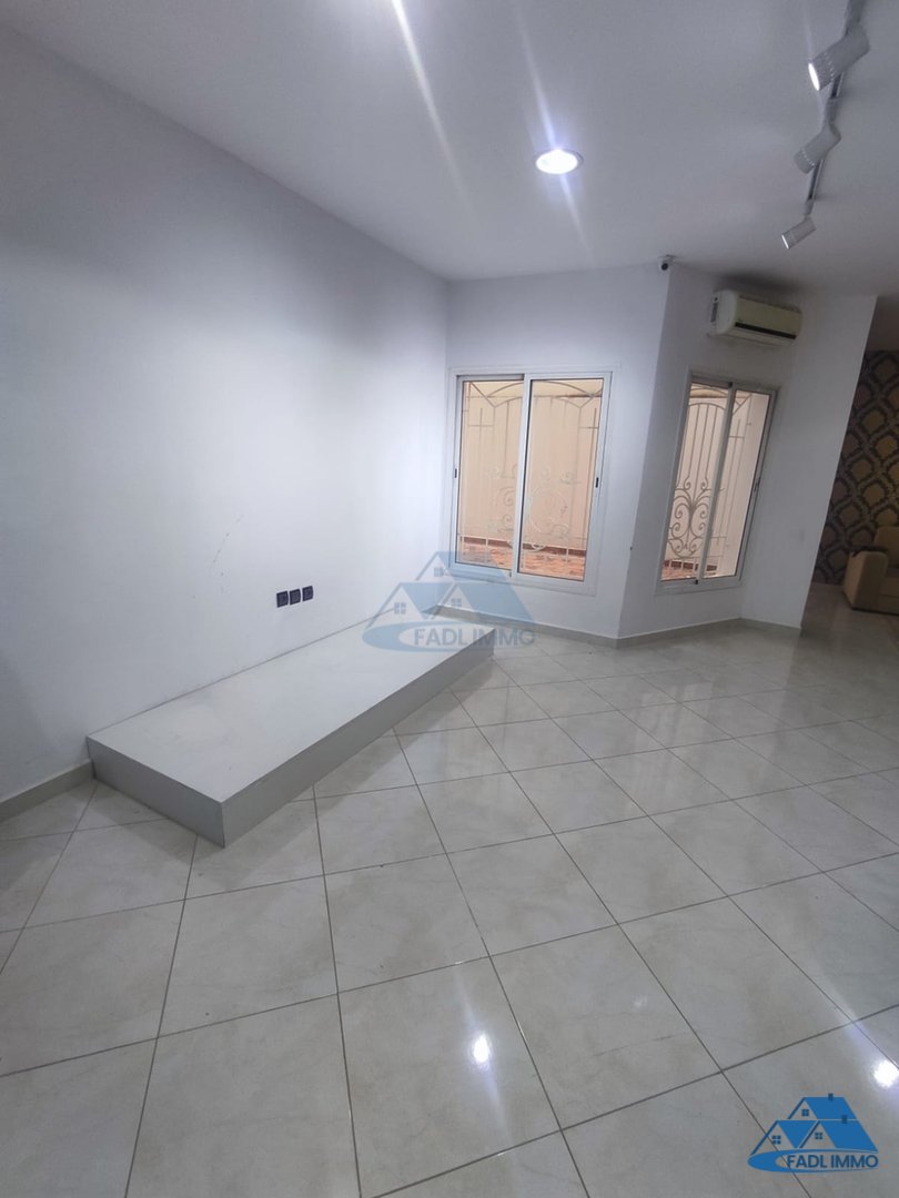 Bureau à louer avec terrasse au premier étage - Photo 6