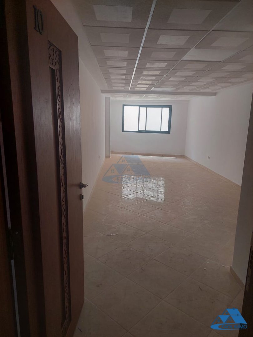 Bureau neuf à louer au premier étage - Photo 3