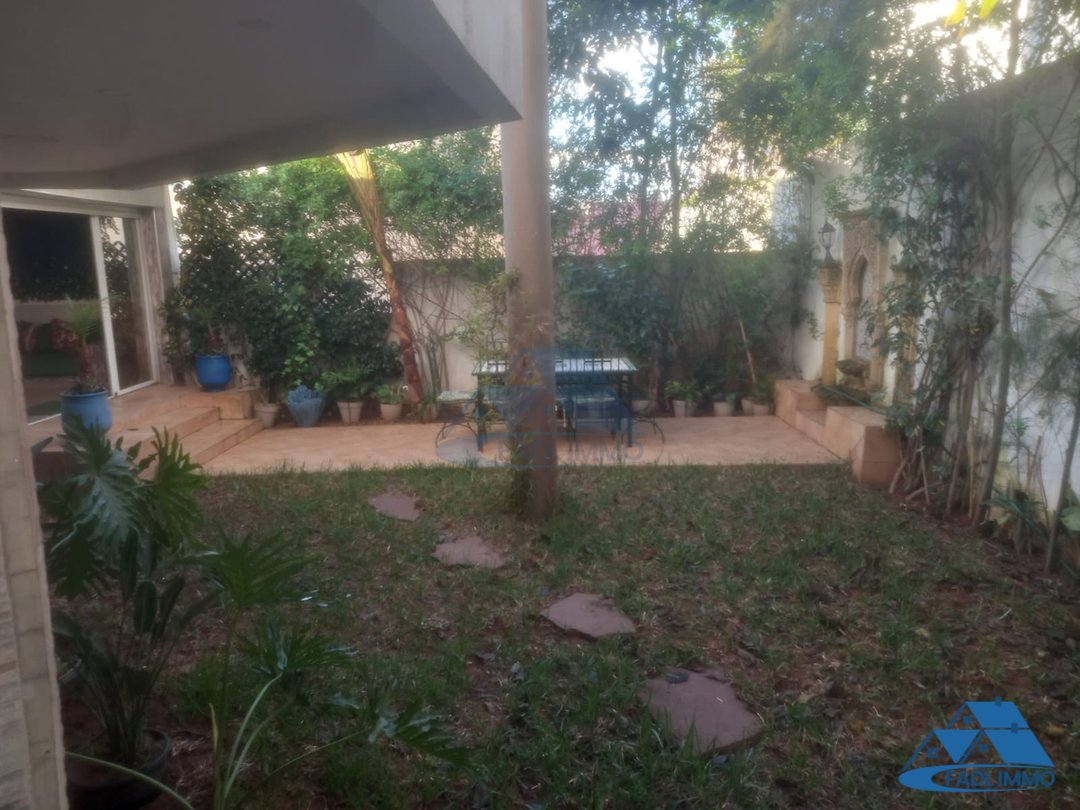 Villa for sale with garden and three floors - Photo 20