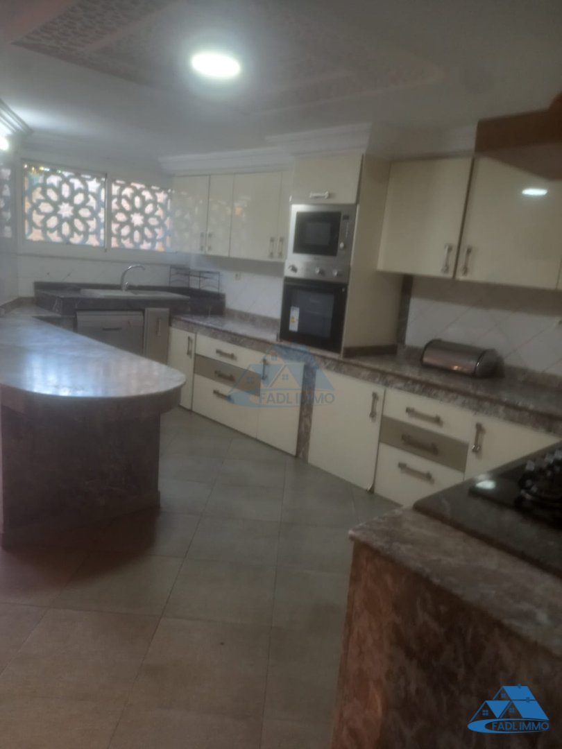 Villa for sale with garden and three floors - Photo 16