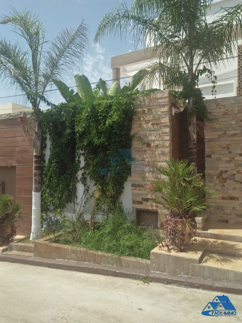 Villa for sale with garden and three floors - Photo 8