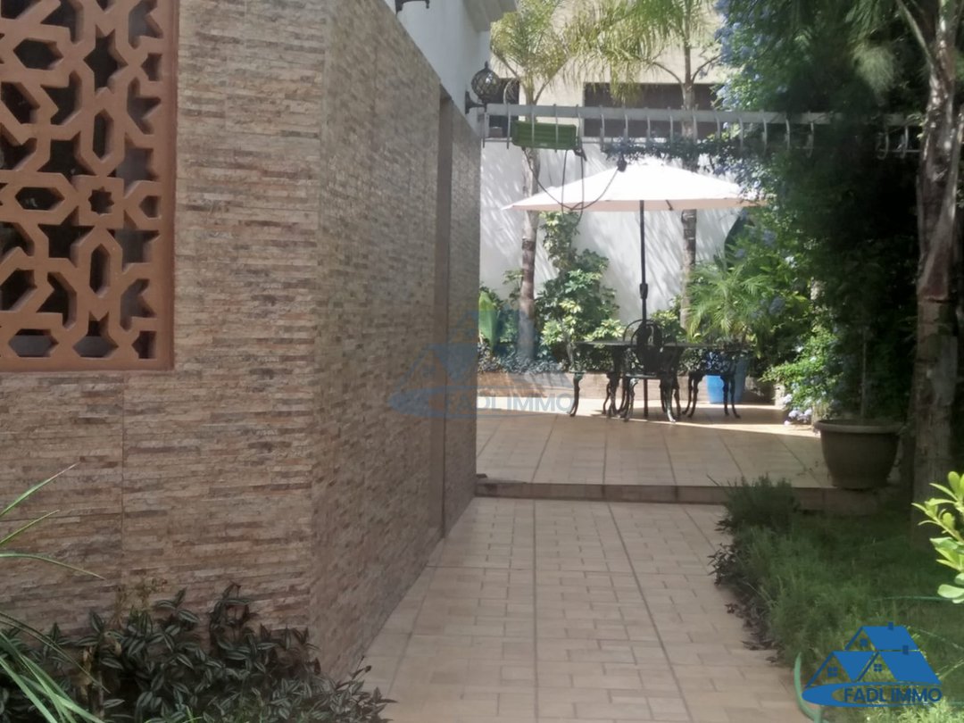 Villa for sale with garden and three floors - Photo 9