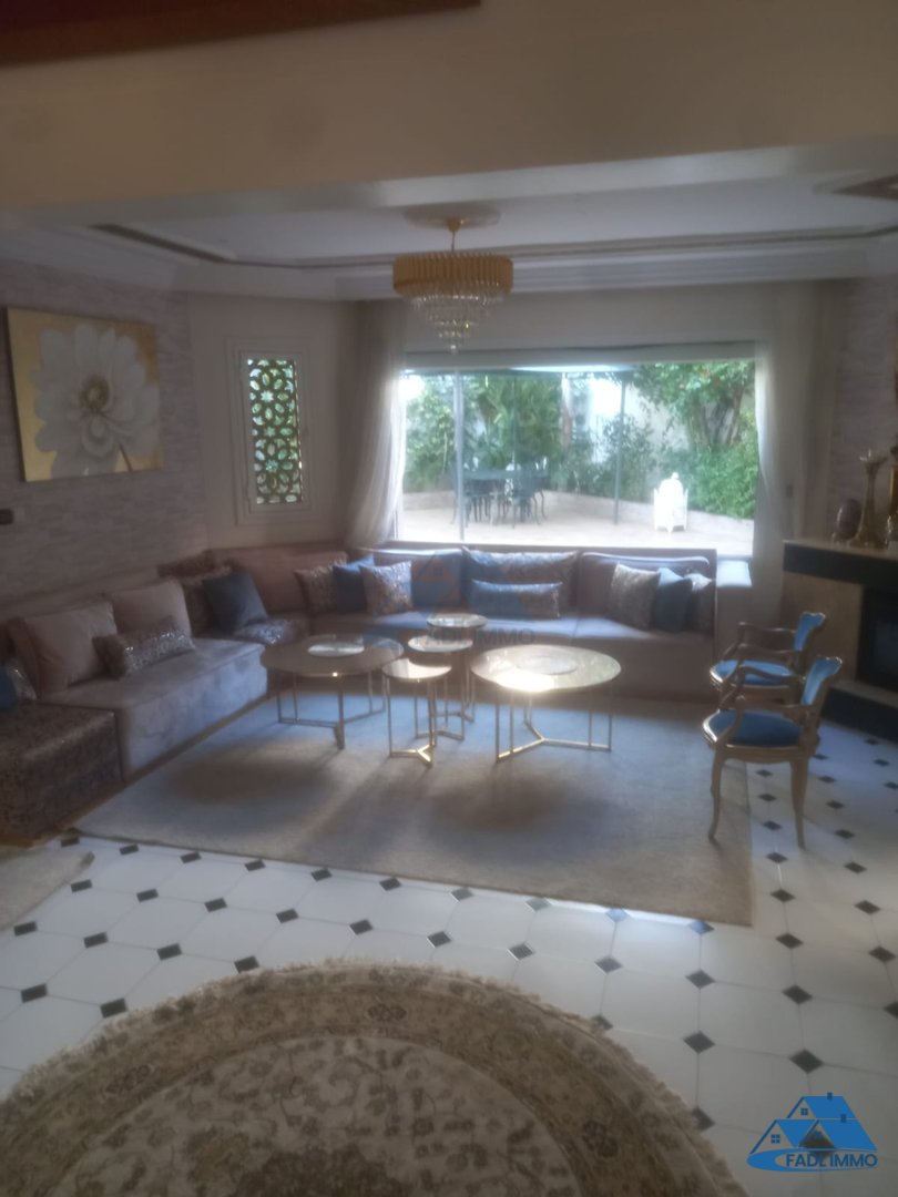 Villa for sale with garden and three floors - Photo 1