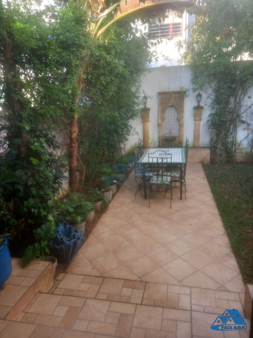 Villa for sale with garden and three floors - Photo 17