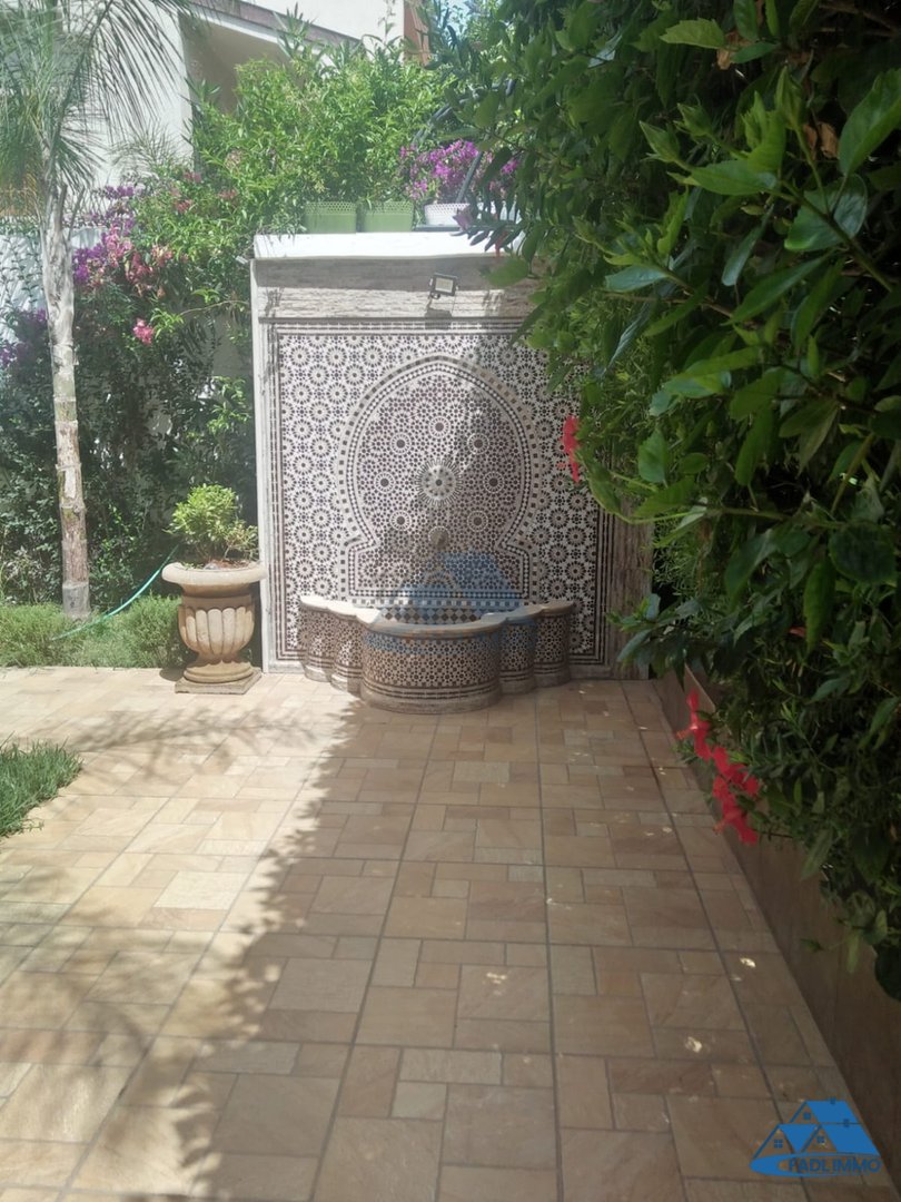 Villa for sale with garden and three floors - Photo 11