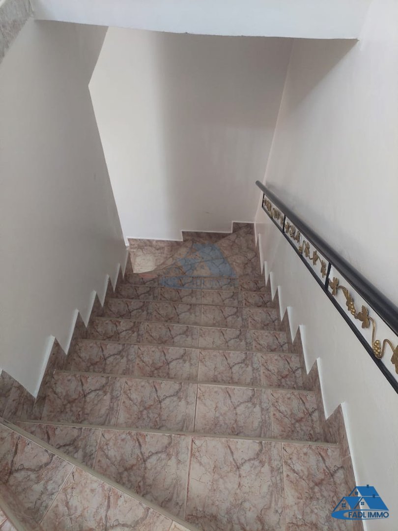 منزل للبيع مع تراس و ثلاثة طوابق - Photo 8