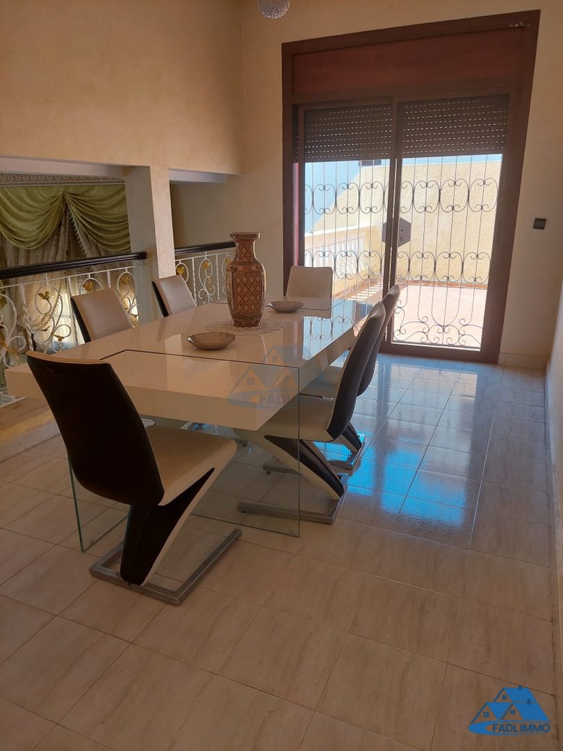 Villa for sale with terrace and three floors - Photo 11