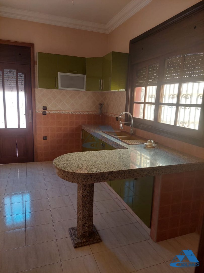 Villa for sale with terrace and three floors - Photo 7