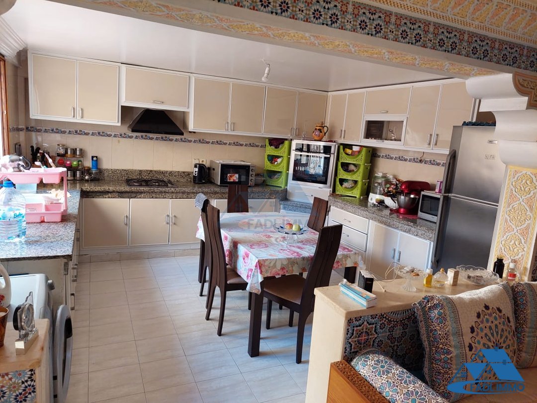 Villa for sale with terrace and three floors - Photo 20