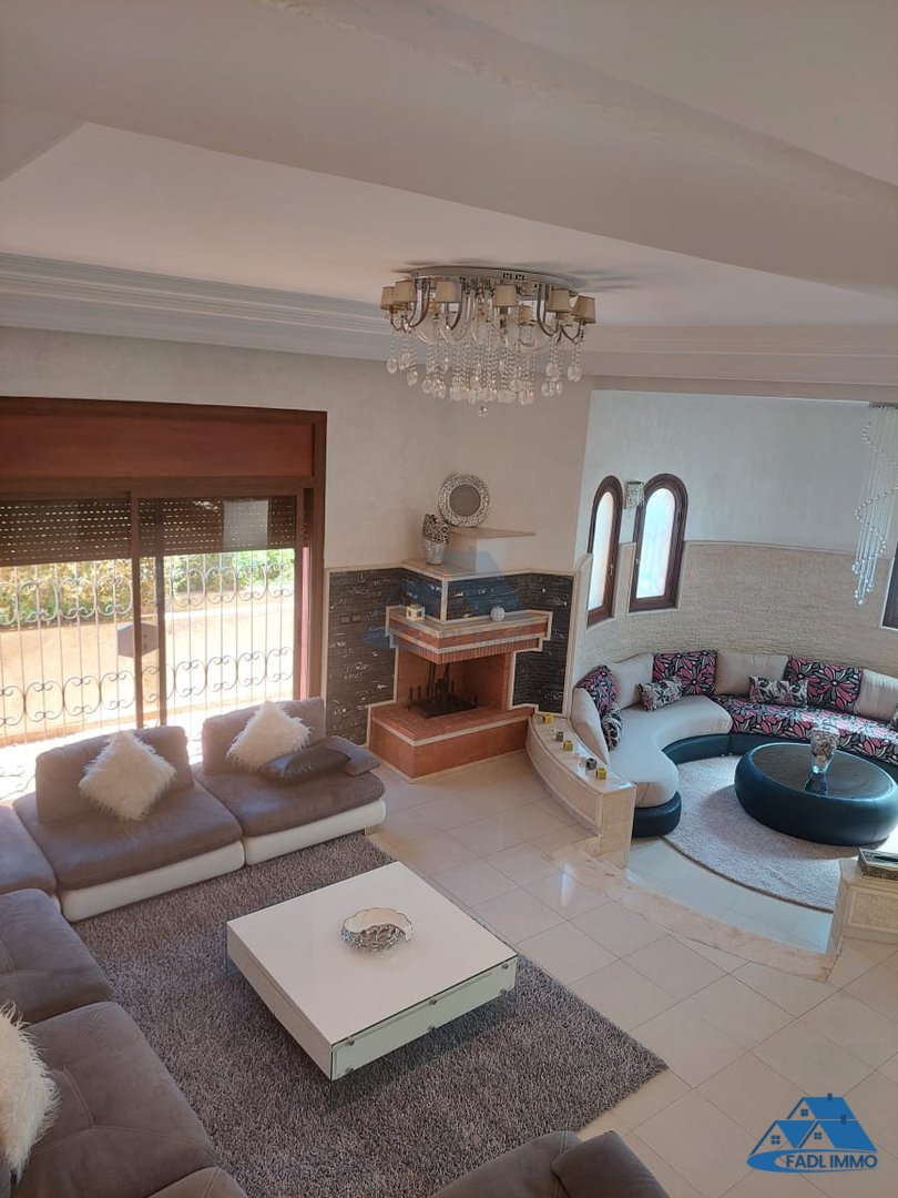 Villa for sale with terrace and three floors - Photo 8