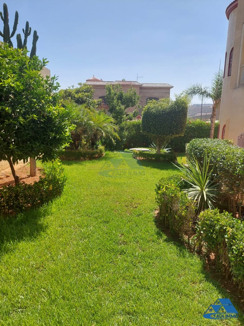 Villa for sale with terrace and three floors - Photo 4