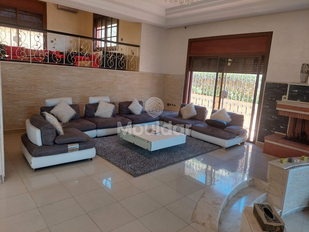 فيلا للبيع مع تراس و ثلاثة طوابق - Photo 1