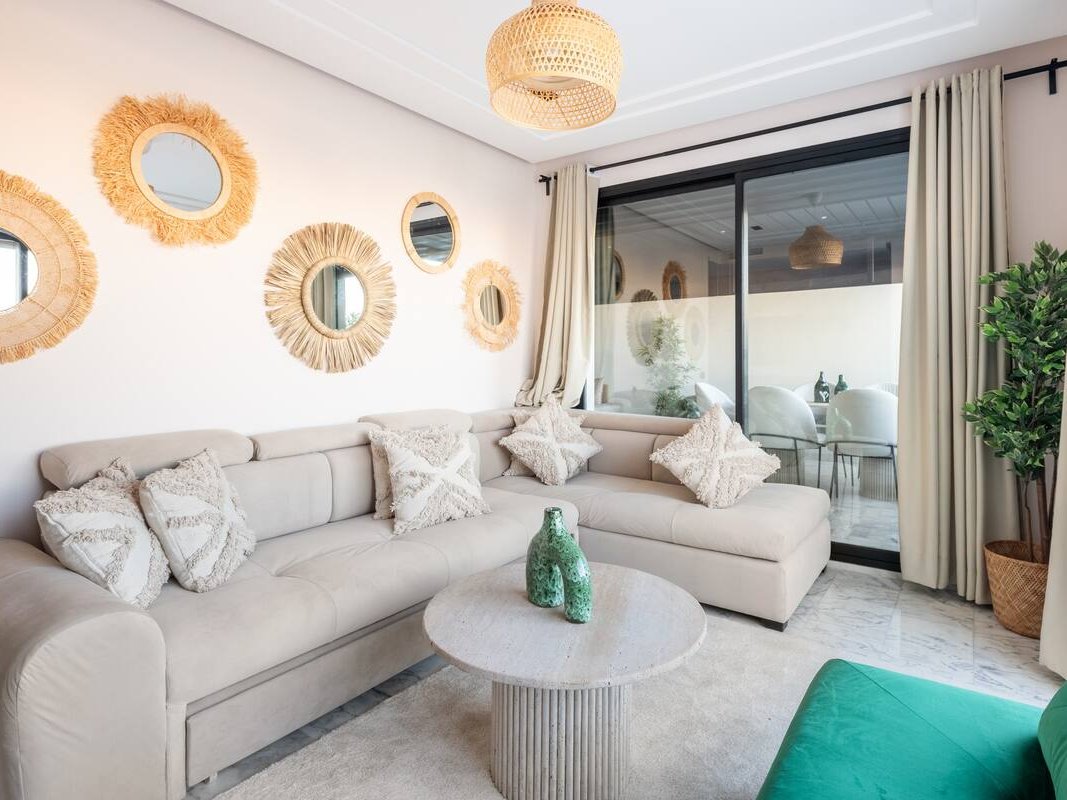 Apartment for rent with terrace - Photo 4