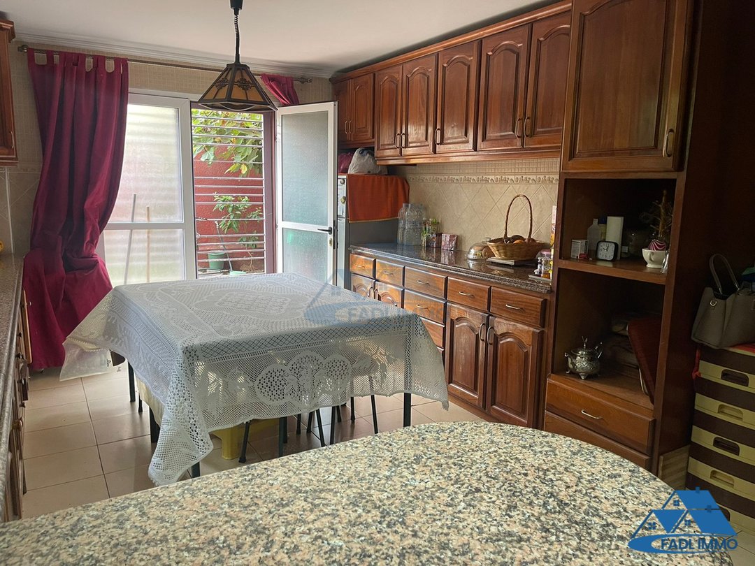 Villa en venta con terraza y tres pisos - Photo 5