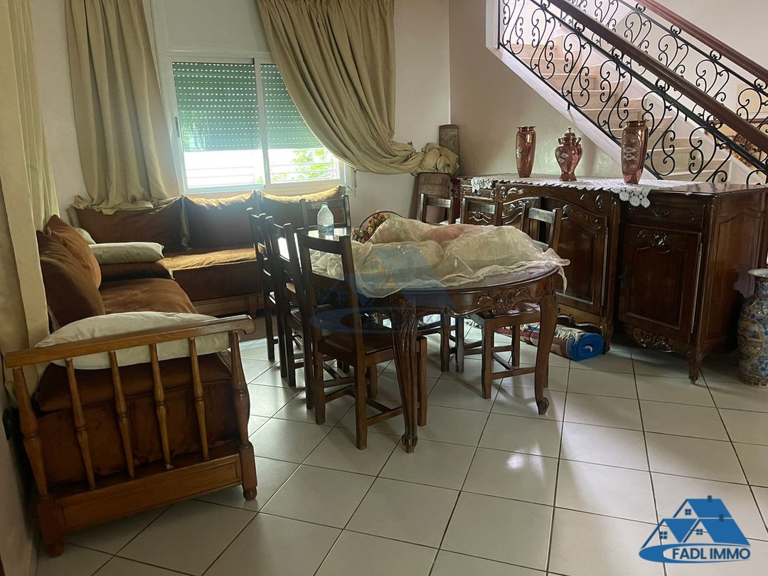 Villa en venta con terraza y tres pisos - Photo 10