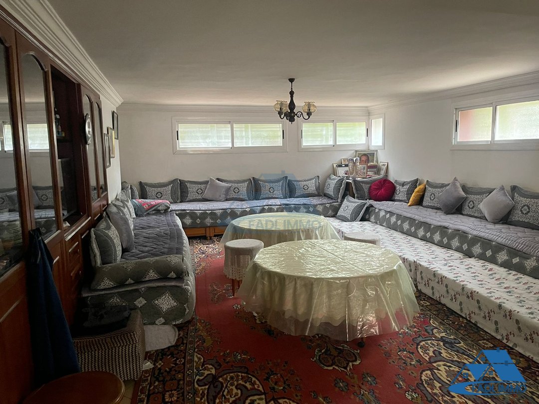 Villa en venta con terraza y tres pisos - Photo 2