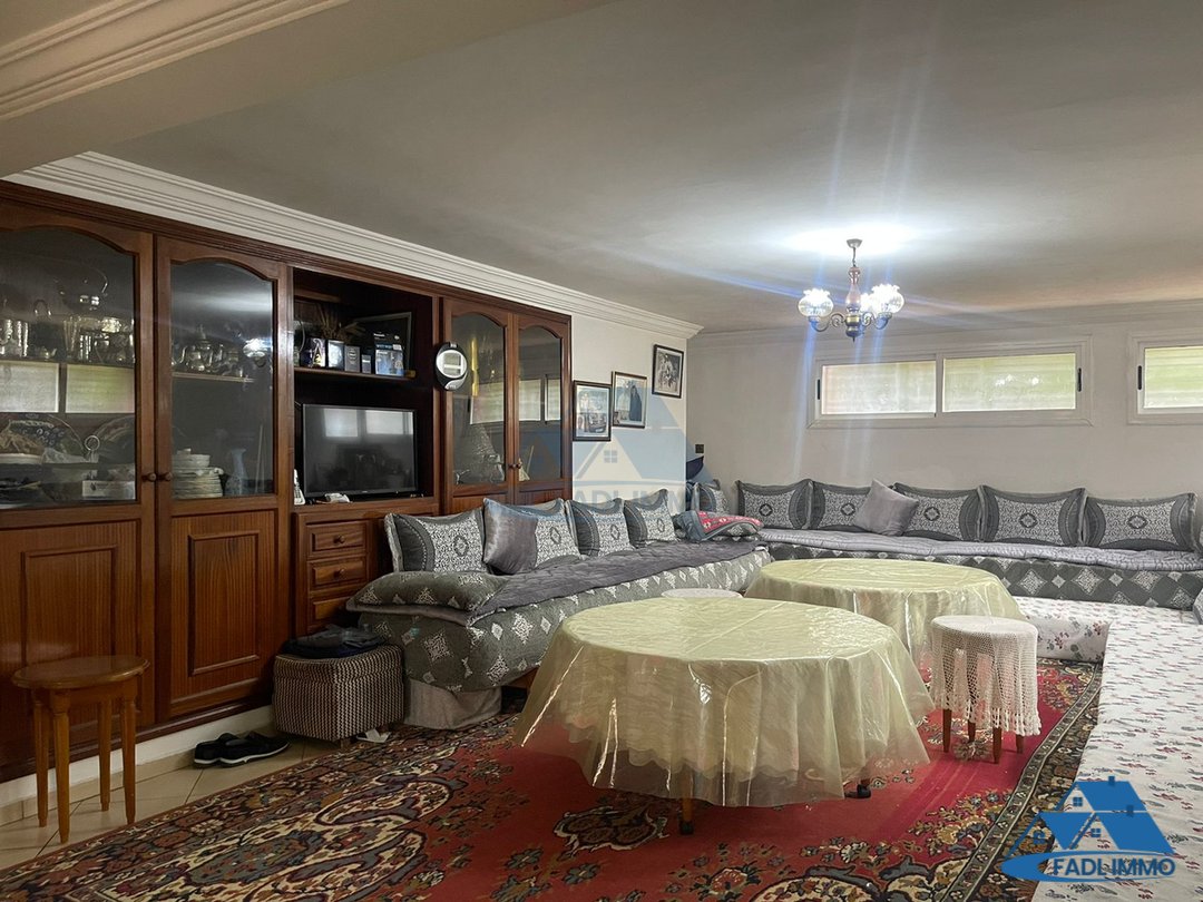 Villa en venta con terraza y tres pisos - Photo 4