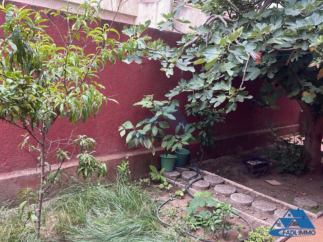 Villa en venta con terraza y tres pisos - Photo 22