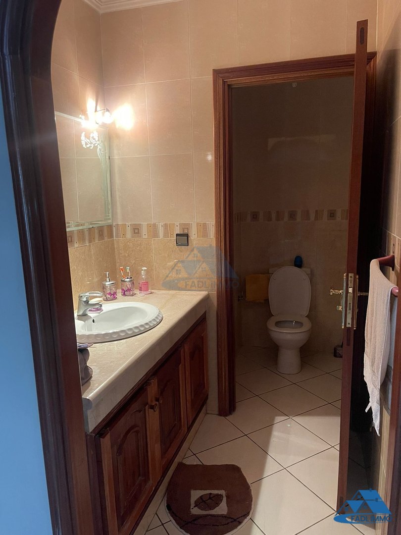 Villa en venta con terraza y tres pisos - Photo 9