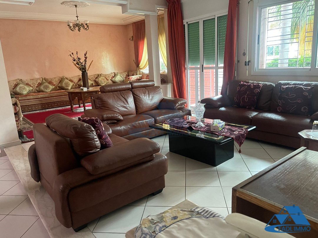 Villa en venta con terraza y tres pisos - Photo 19