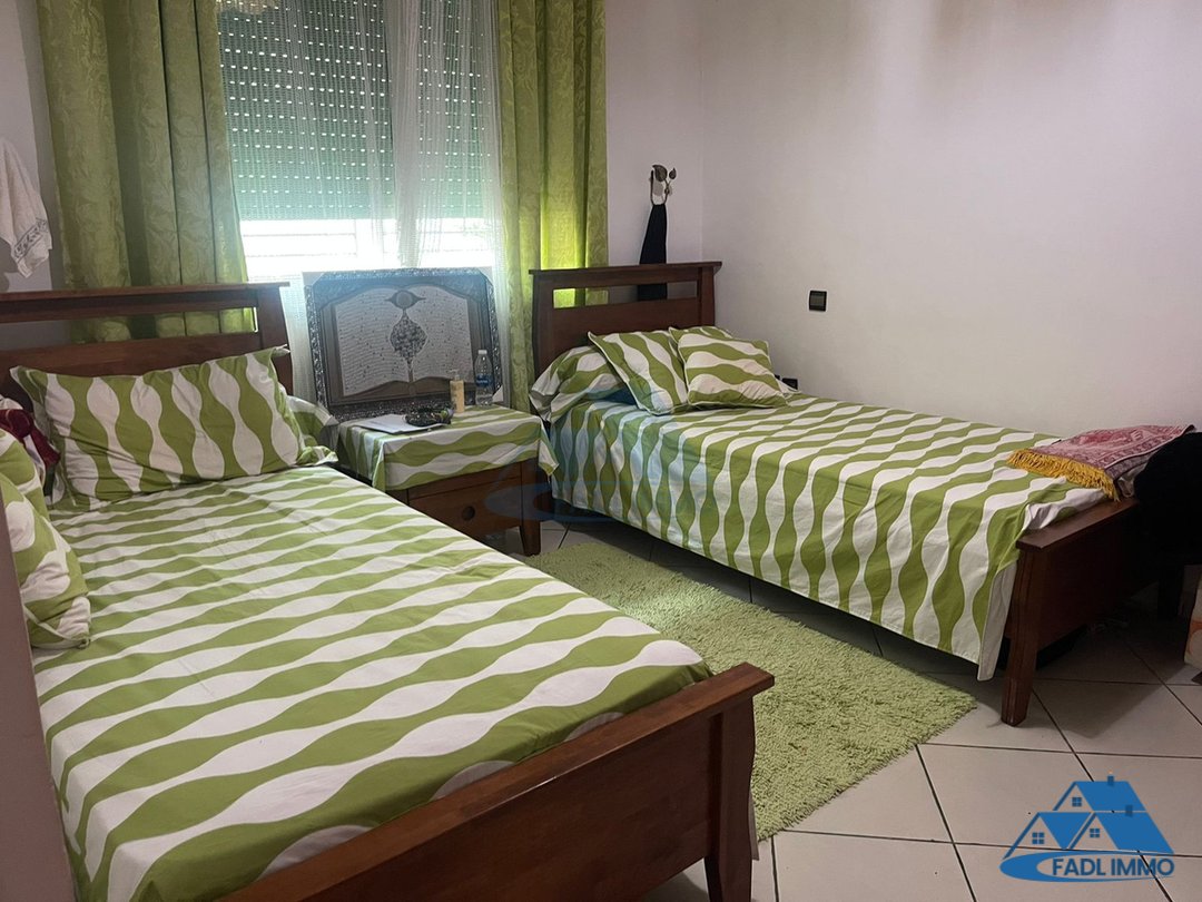 Villa en venta con terraza y tres pisos - Photo 7