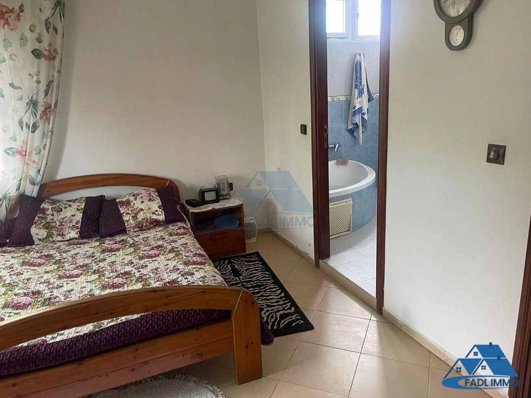 Villa en venta con terraza y tres pisos - Photo 17