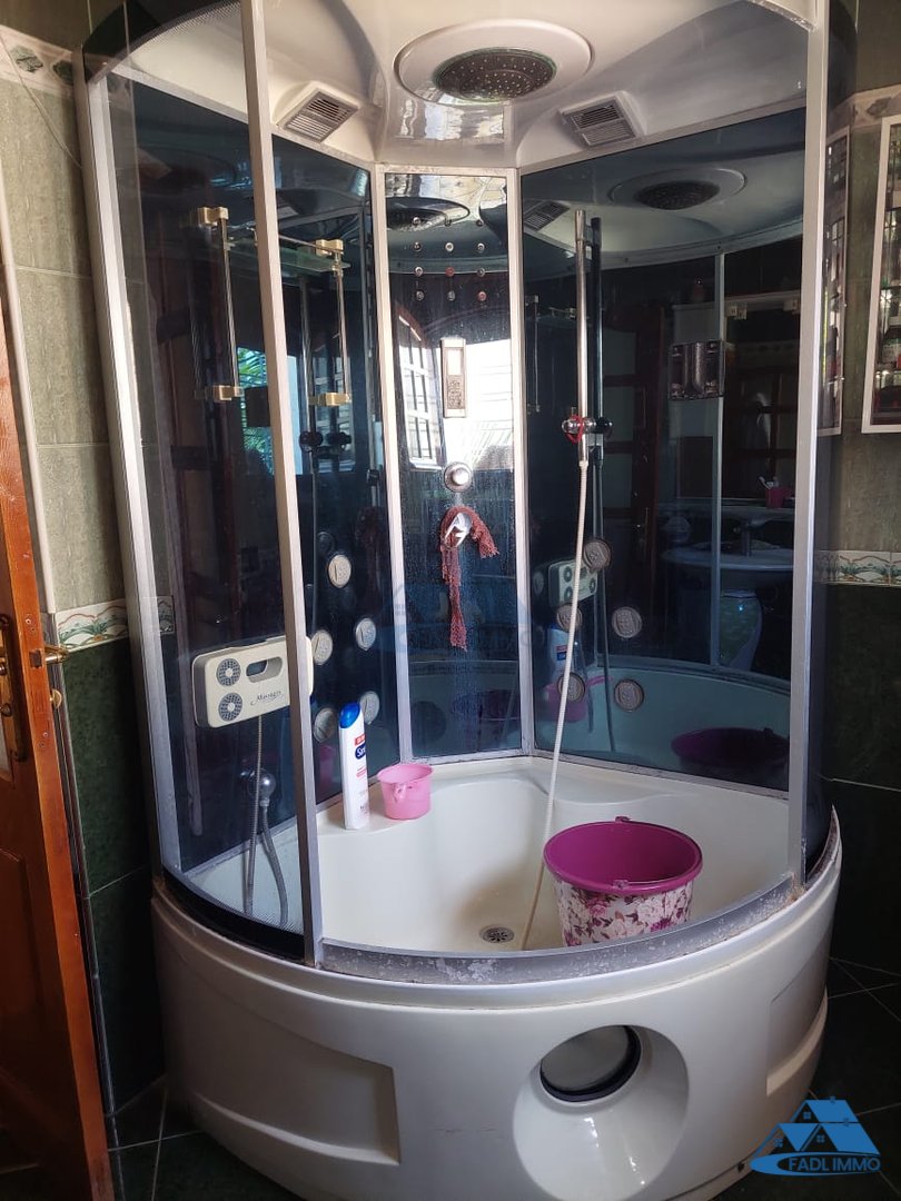 Villa for sale with terrace and three floors - Photo 18