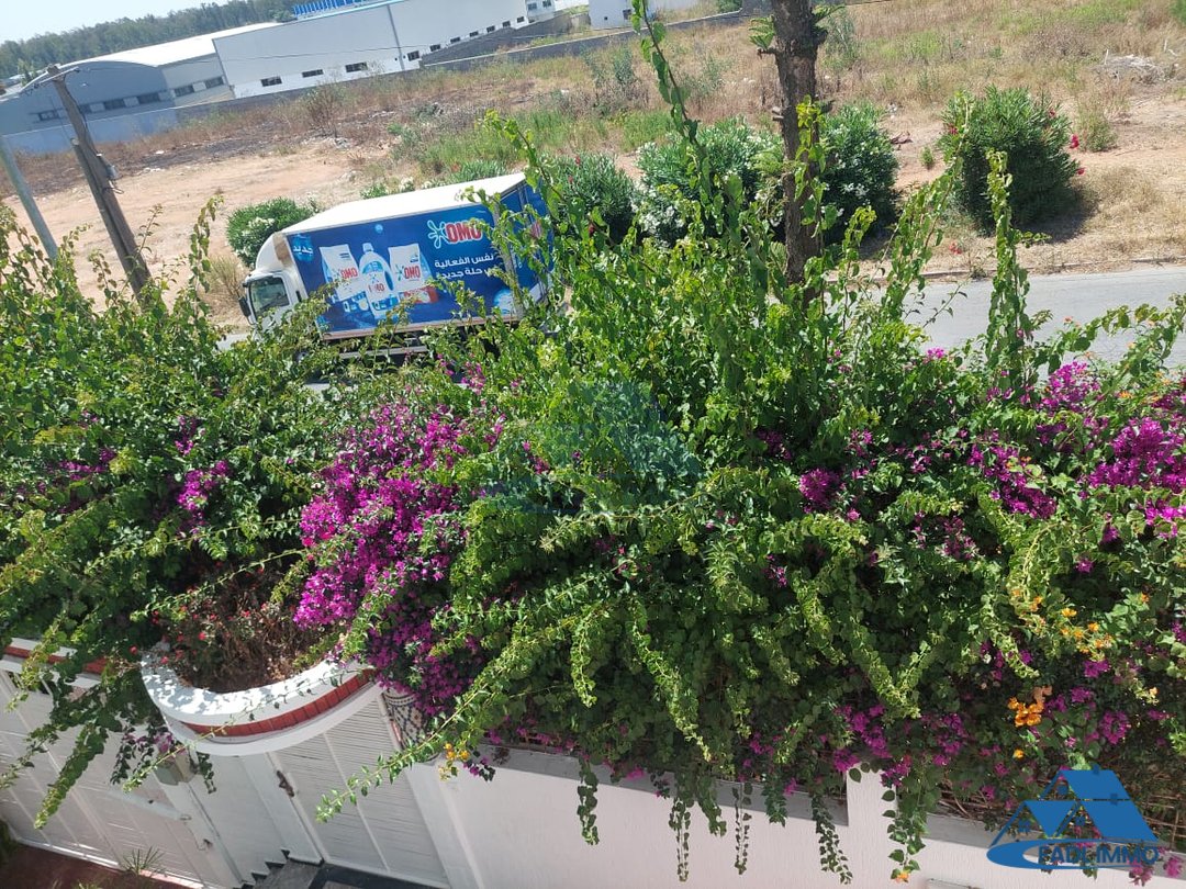 Villa for sale with terrace and three floors - Photo 21