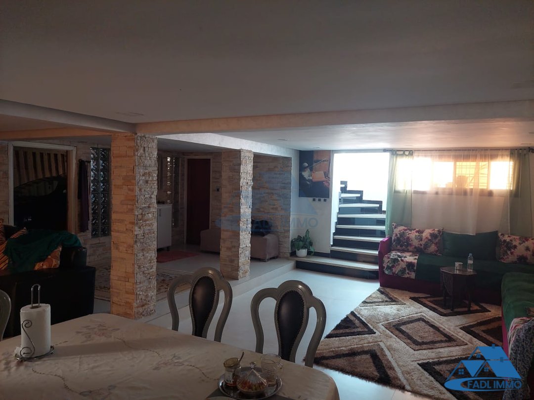 Villa for sale with terrace and three floors - Photo 9