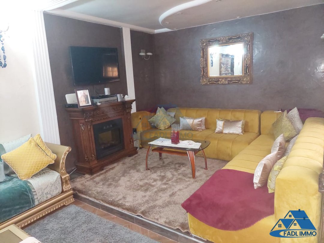 Villa for sale with terrace and three floors - Photo 2