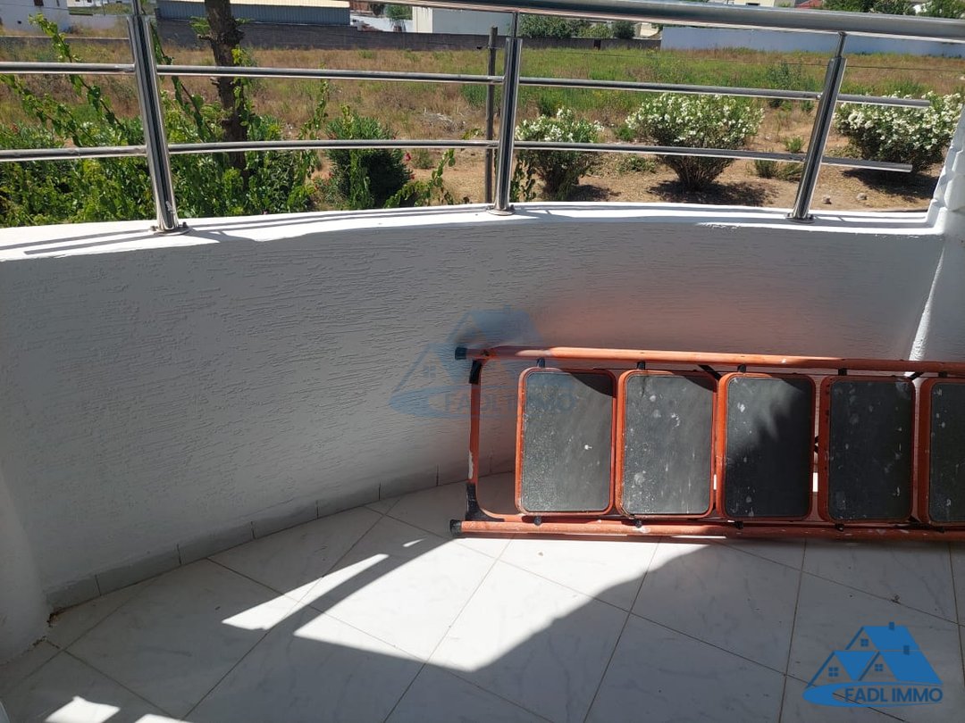 Villa for sale with terrace and three floors - Photo 20