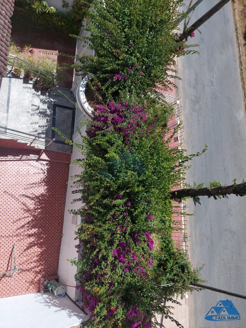 Villa for sale with terrace and three floors - Photo 23