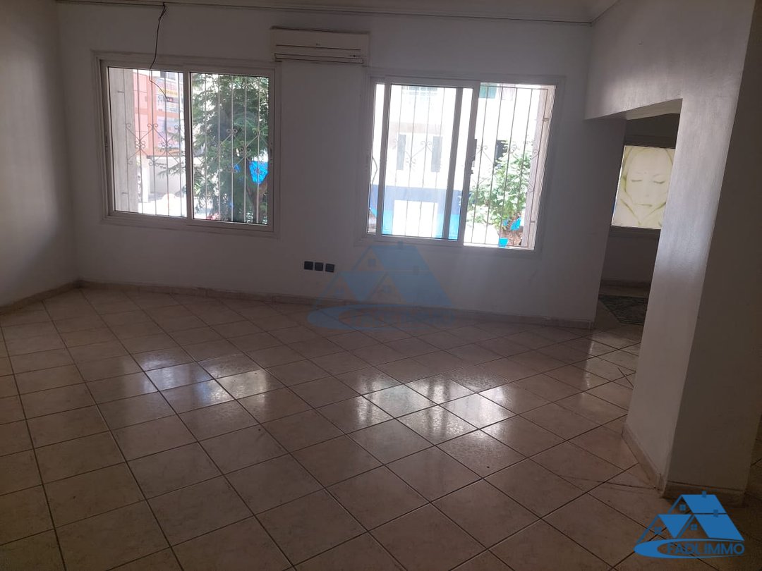 مكتب للإيجار في الطابق الأول على الواجهة الخارجية بميموزا القنيطرة - Photo 3