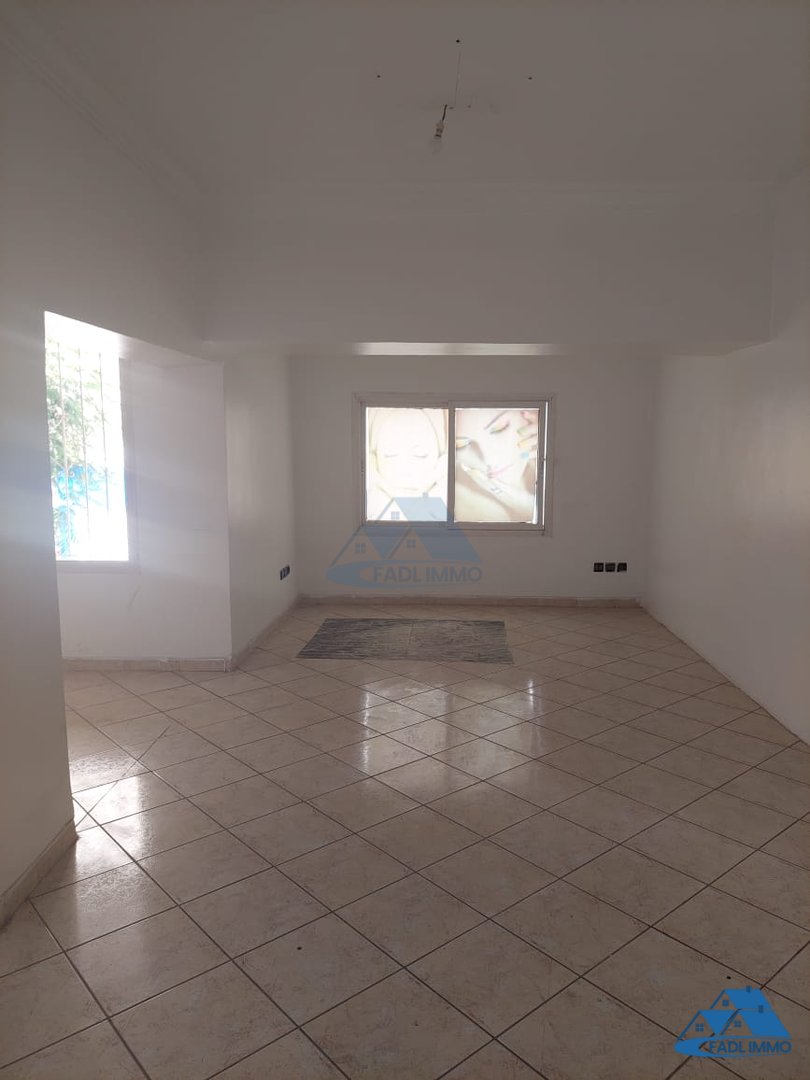 مكتب للإيجار في الطابق الأول على الواجهة الخارجية بميموزا القنيطرة - Photo 2