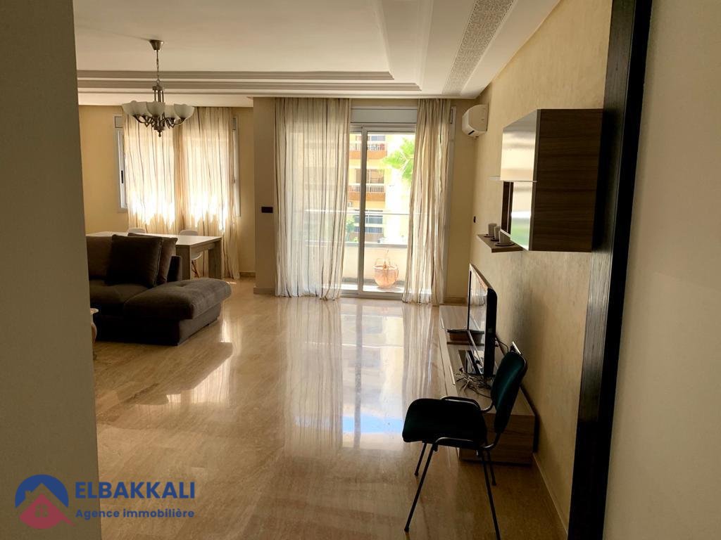 Apartamento en alquiler con balcón en el segundo piso - Photo 3