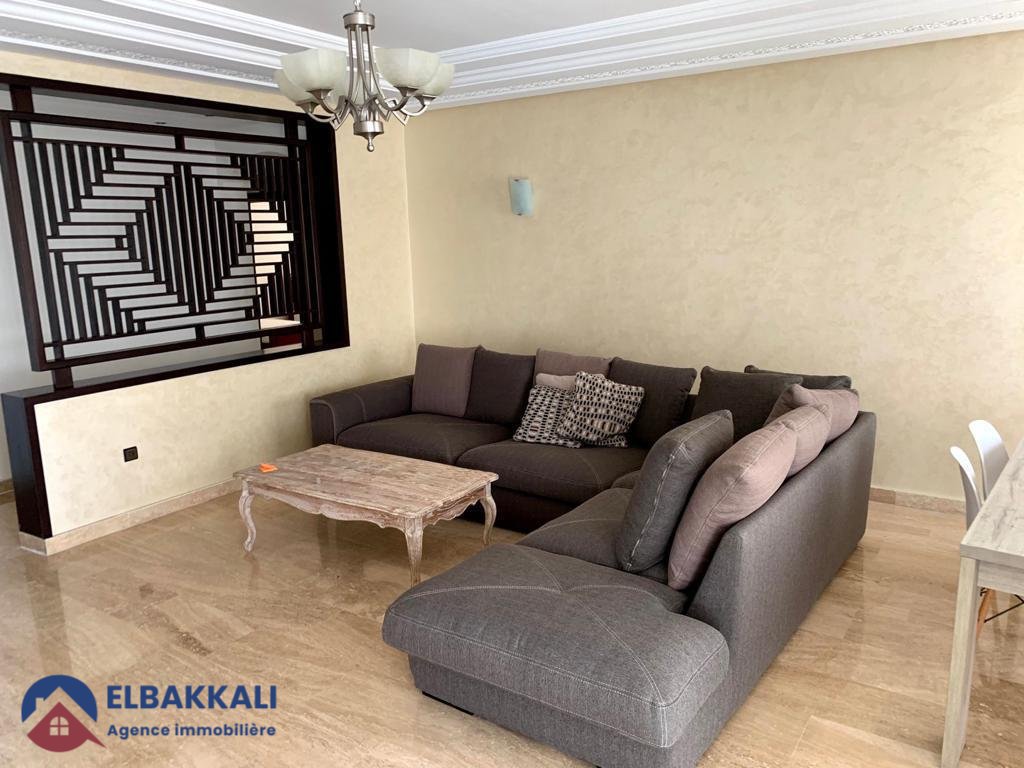 Apartamento en alquiler con balcón en el segundo piso - Photo 4