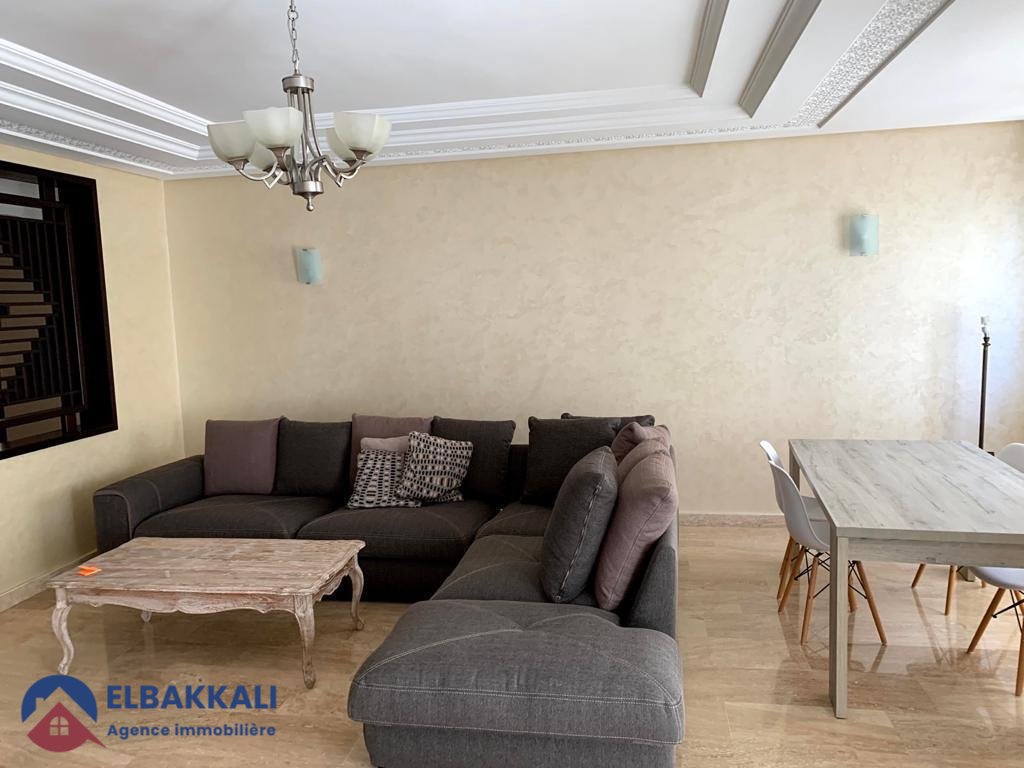 Apartamento en alquiler con balcón en el segundo piso - Photo 5