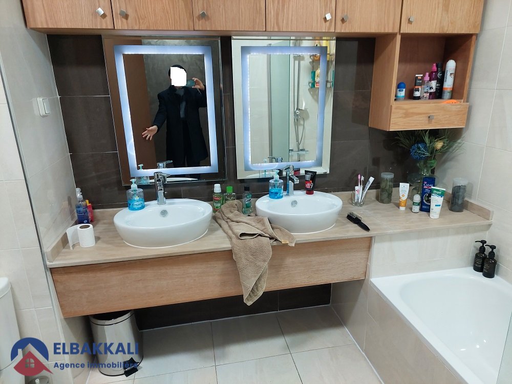 شقة للإيجار مع موقف سيارات - Photo 12