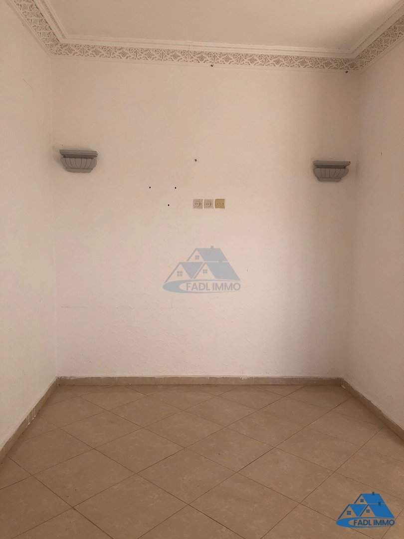 Studio à louer au deuxième étage - Photo 2