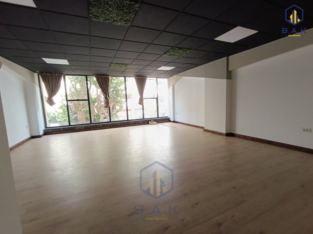 مكتب للإيجار مع تراس في الطابق الأول - Photo 3