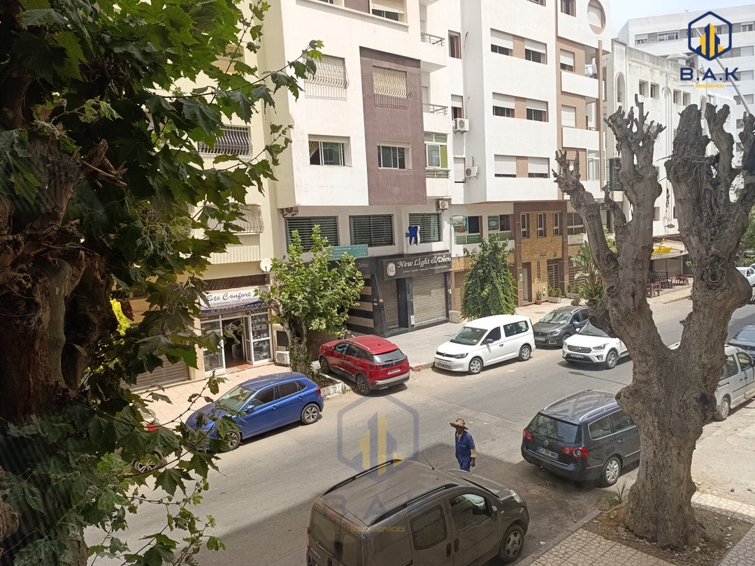 مكتب للإيجار مع تراس في الطابق الأول - Photo 9