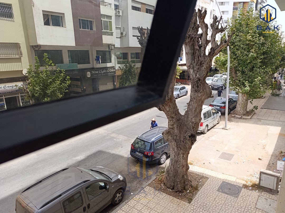 مكتب للإيجار مع تراس في الطابق الأول - Photo 10