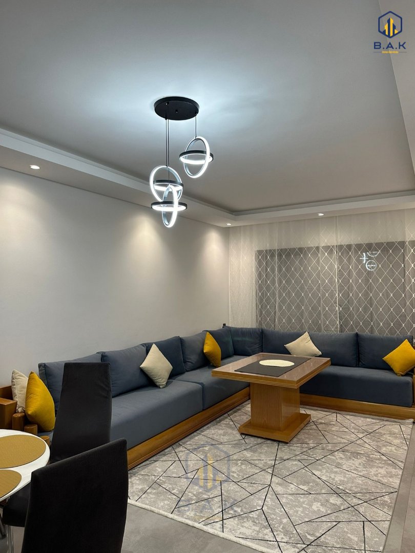 Apartamento en alquiler con balcón en el segundo piso - Photo 2