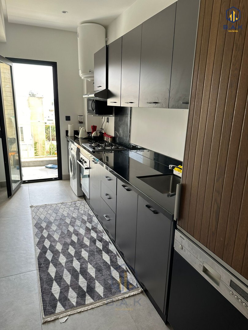 Apartamento en alquiler con balcón en el segundo piso - Photo 11