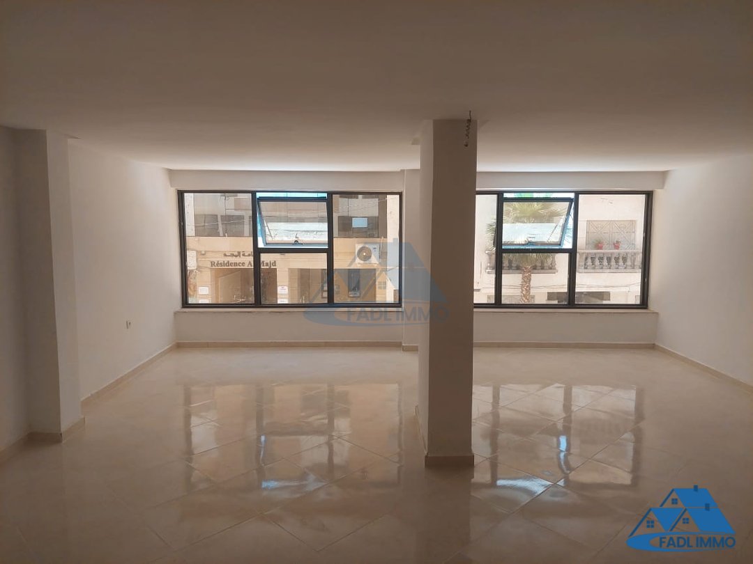 مكتب للإيجار في الطابق الأول - Photo 11