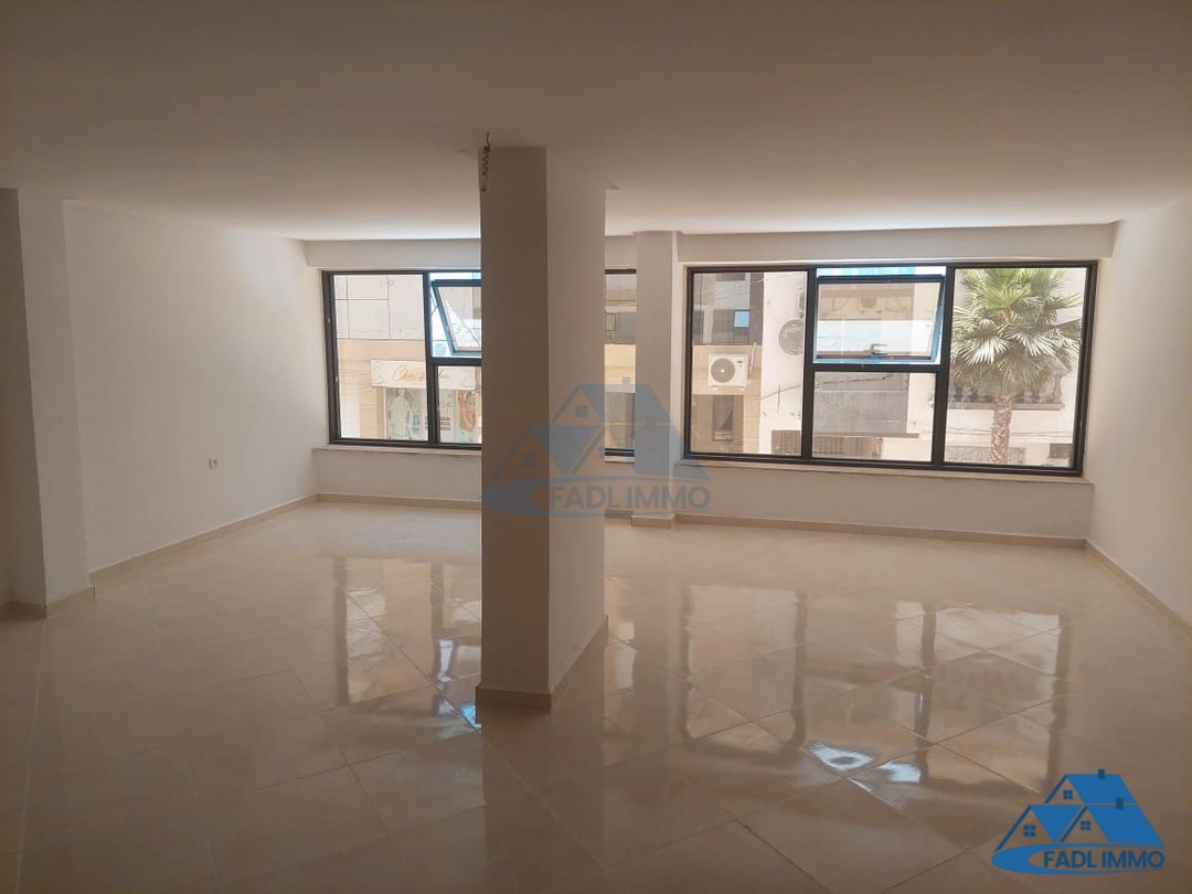 مكتب للإيجار في الطابق الأول - Photo 5