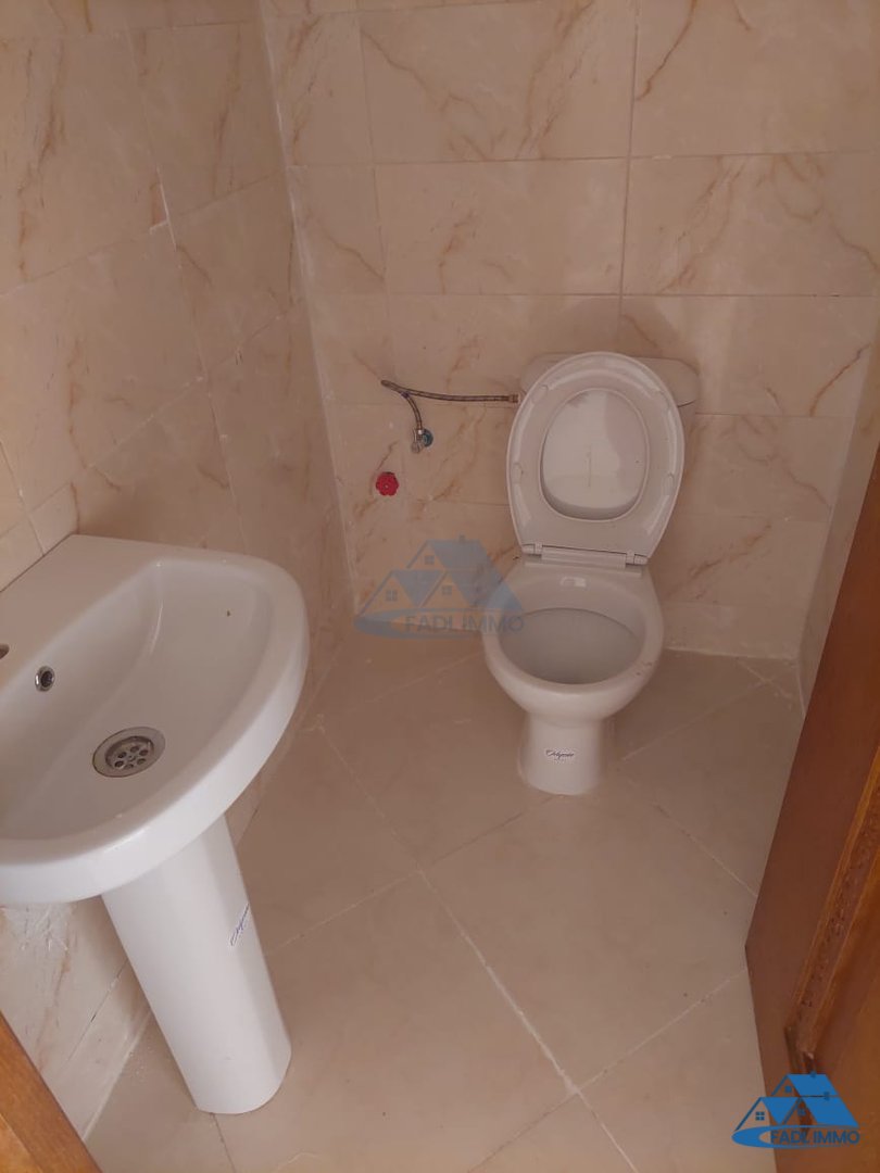 مكتب للإيجار في الطابق الأول - Photo 9