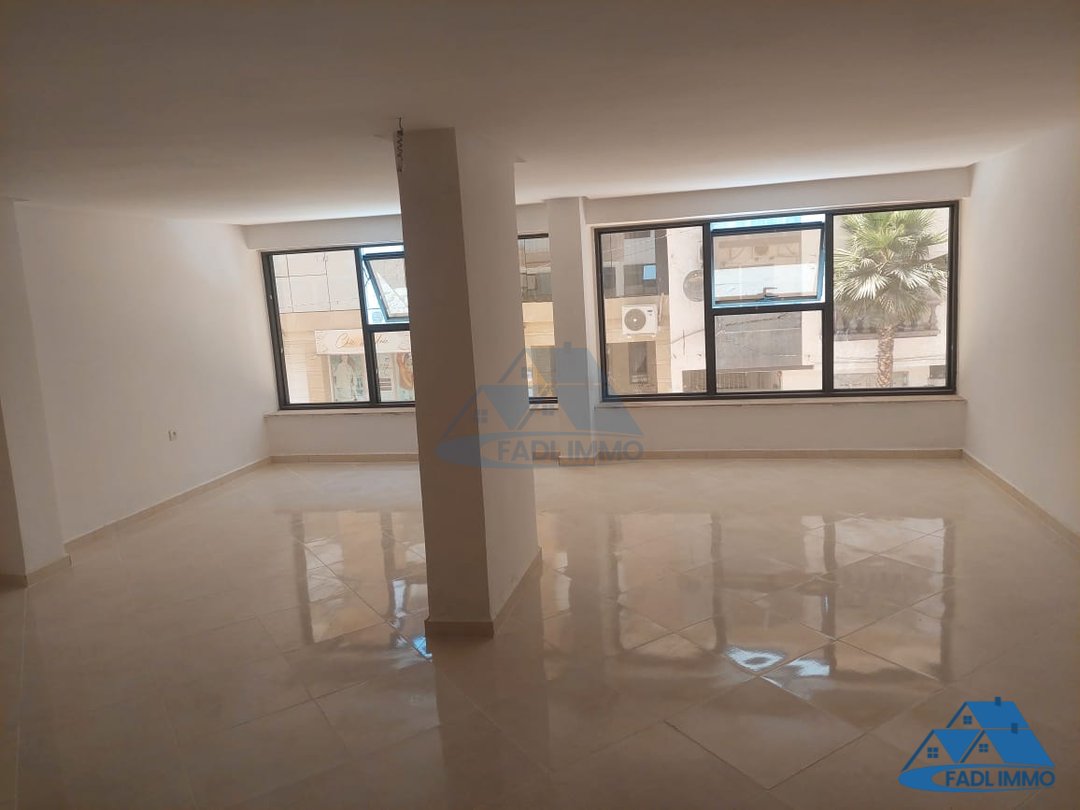 مكتب للإيجار في الطابق الأول - Photo 4