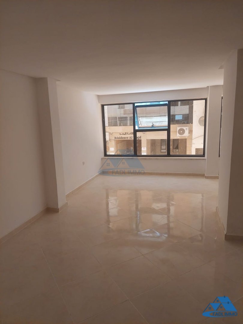 مكتب للإيجار في الطابق الأول - Photo 3