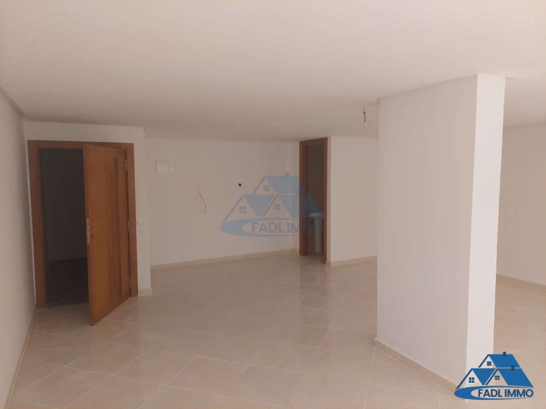 مكتب للإيجار في الطابق الأول - Photo 6